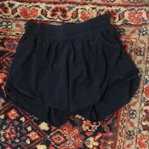 NAVY LULULEMON hotty hot short 4”